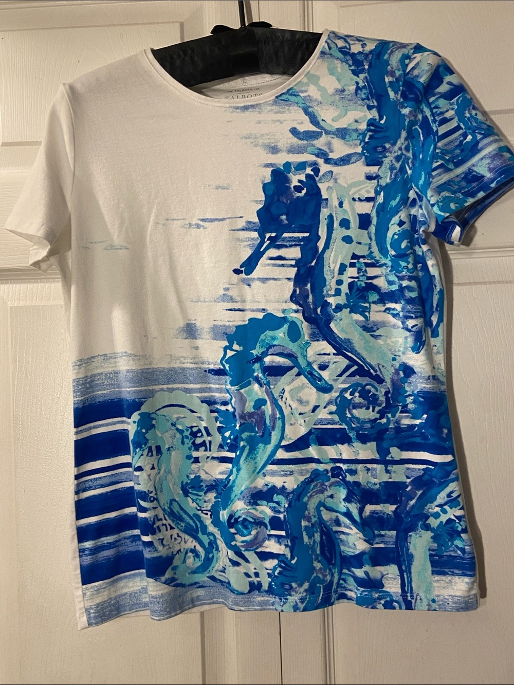 Talbots White Cotton Tee with Blue & Aqua Graphic sz М